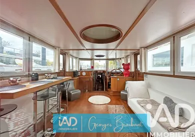 Barge in Asnières-sur-Seine (92600)