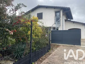 Apartment at Villenave-d'Ornon (33140)