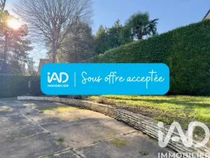 Traditional house at Médan (78670)