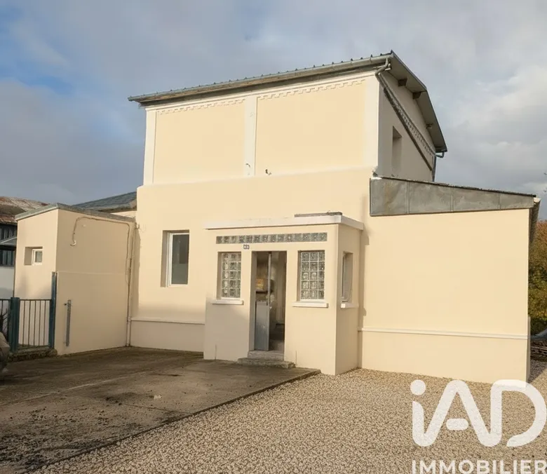 Immeuble 113 m² · à Charmes · 113 m² · 162 000 €