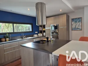 Architectural house at Saint-Nazaire (44600)