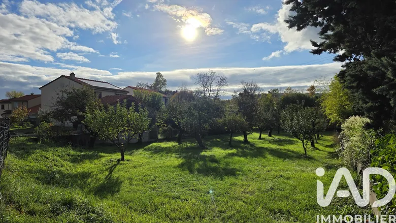 Terrain à bâtir à Riom (63200) · 151 000 €