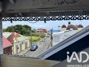 Building at Port-Louis (97117)