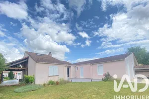 House at Nandy (77176)