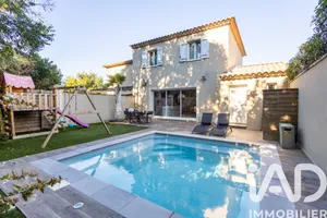 Maison à Saint-Étienne-du-Grès (13103)