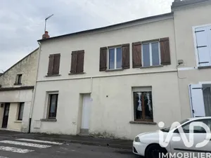 Building at Château-Thierry (02400)