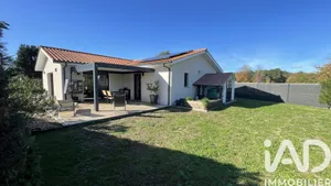 House at Gastes (40160)