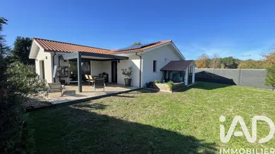 House at Gastes (40160)