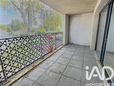 Apartment at Cenon (33150)