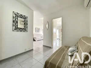 Apartment in Bandol (83150)