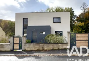 House in Aiglemont (08090)