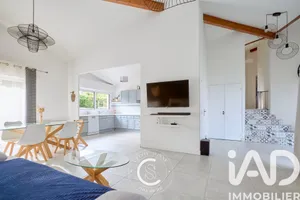 Architectural house at Brax (47310)