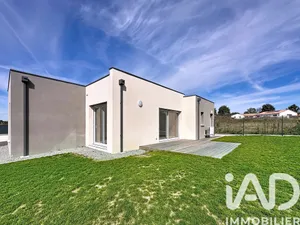 Detached house at Pompaire (79200)