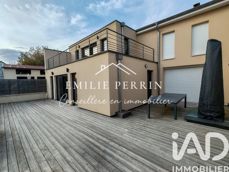 Maison 10 pièces 275 m² · à Saint-François-Lacroix · 275 m² · 470 000 €