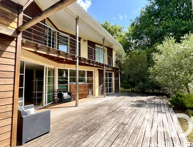 Architectural house at Salles (33770)