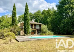 Architectural house in Salles (33770)