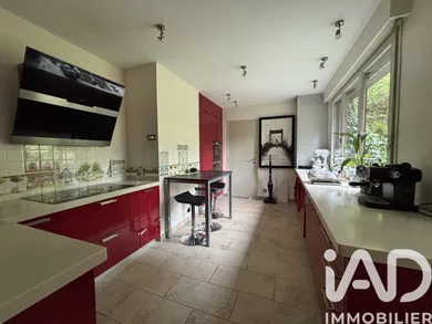 Architectural house in Bernot (02120)