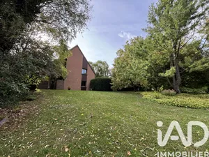 Architectural house at Bernot (02120)