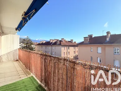 Apartment in Grenoble (38100)