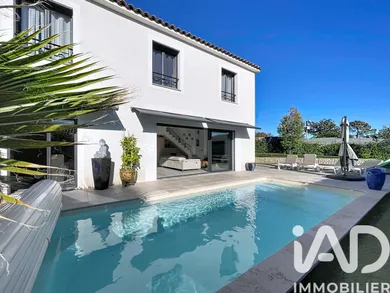 Maison traditionnelle à Bagnols-en-Forêt (83600)