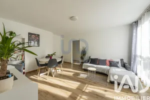 Apartment at Fresnes (94260)