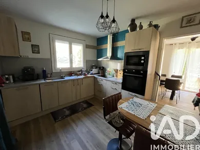House in Aston (09310)