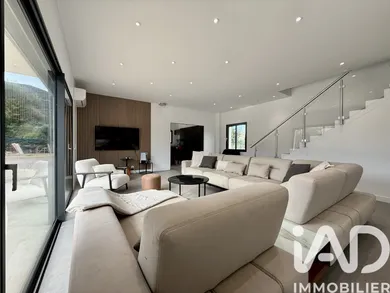 Traditional house in Saint-Martin-du-Var (06670)