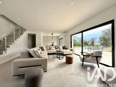 Traditional house in Saint-Martin-du-Var (06670)