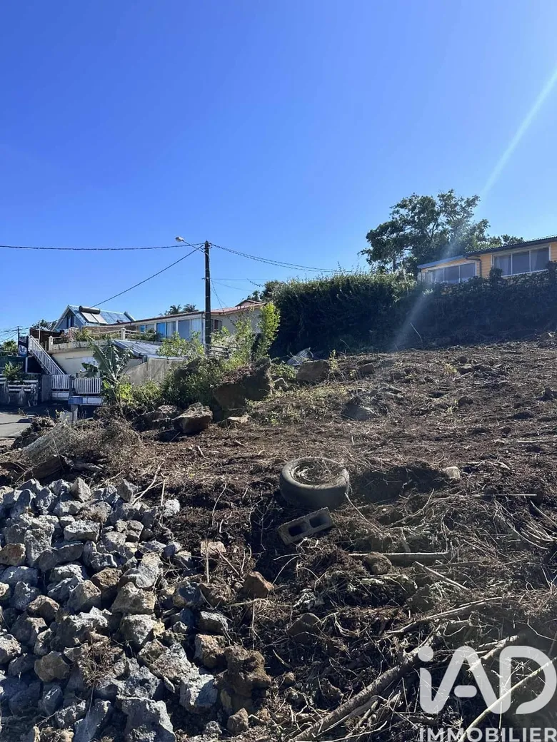 Terrain à Petite-Île (97429) · 120 000 €
