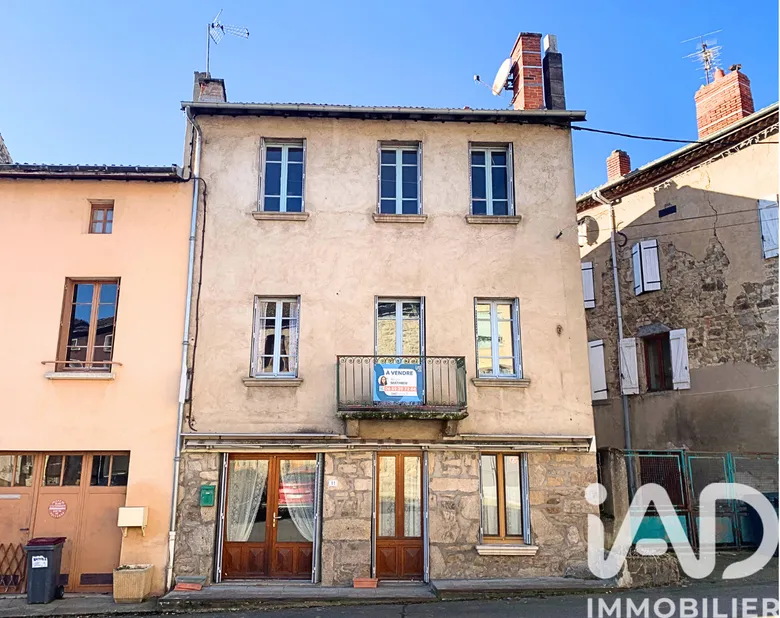 Maison 7 pièces 128 m² · à Le Vernet-Chaméane · 128 m² · 32 000 €