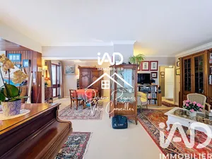 Apartment at Le Chesnay (78150)