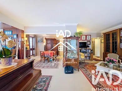 Apartment in Le Chesnay (78150)