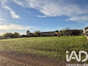 Building plot in Saint-Jean-de-Thouars (79100)
