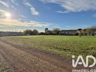 Building plot in Saint-Jean-de-Thouars (79100)