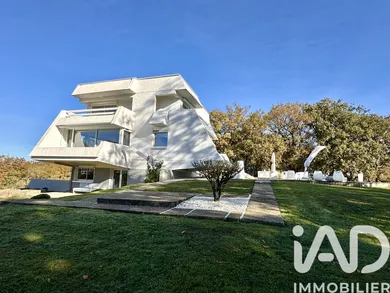 Architectural house in Saint-Loubouer (40320)