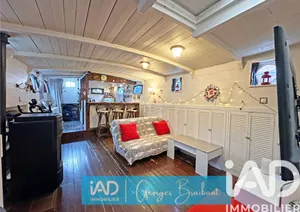 Barge at Asnières-sur-Seine (92600)