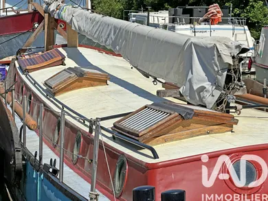 Barge in Limay (78520)