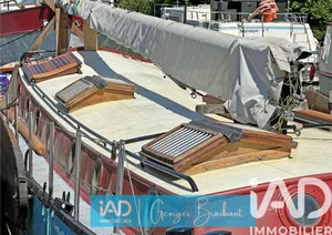 Barge in Limay (78520)