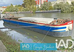 Barge in Villeneuve-la-Garenne (92390)