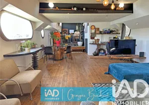 Barge in Bezons (95870)