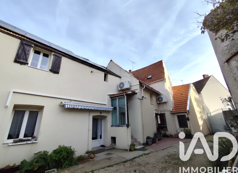 Maison 9 pièces 220 m² · à Ouarville · 219,7 m² · 261 000 €