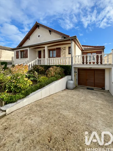 House in Brie-Comte-Robert (77170)