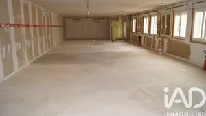 Building at Bessé-sur-Braye (72310)