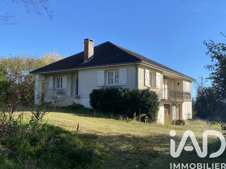 Maison 8 pièces 170 m² · à Saint-Angel · 170 m² · 174 500 €