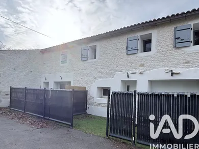 Longere at Aigrefeuille-d'Aunis (17290)