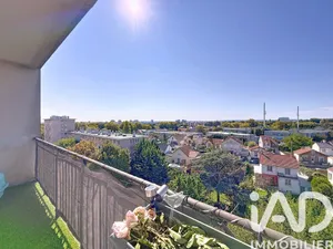 Apartment at Villejuif (94800)