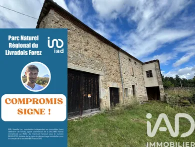 Farm at Saint-Amant-Roche-Savine (63890)