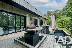 Architectural house at Lamorlaye (60260)