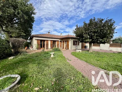 House in le passage (47520)