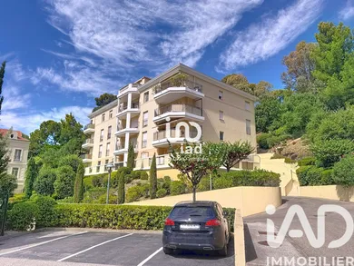 Apartment in Hyères (83400)